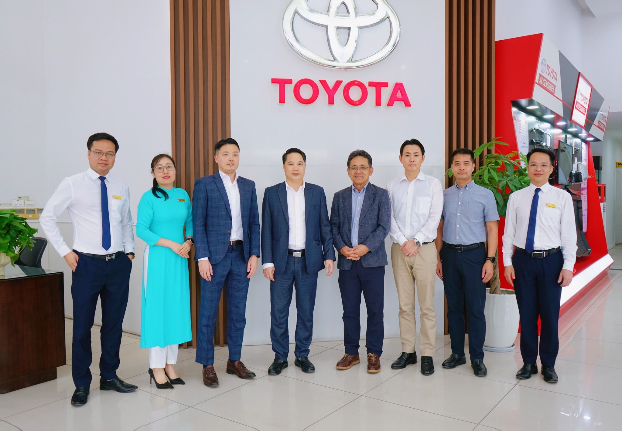 TOYOTA HẢI DƯƠNG HÂN HẠNH ĐÓN TIẾP ĐOÀN KHÁCH TỪ TẬP ĐOÀN TOYOTA NHẬT BẢN (TMC), TOYOTA CHÂU Á THÁI BÌNH DƯƠNG (TMA) VÀ TOYOTA VIỆT NAM (TMV)